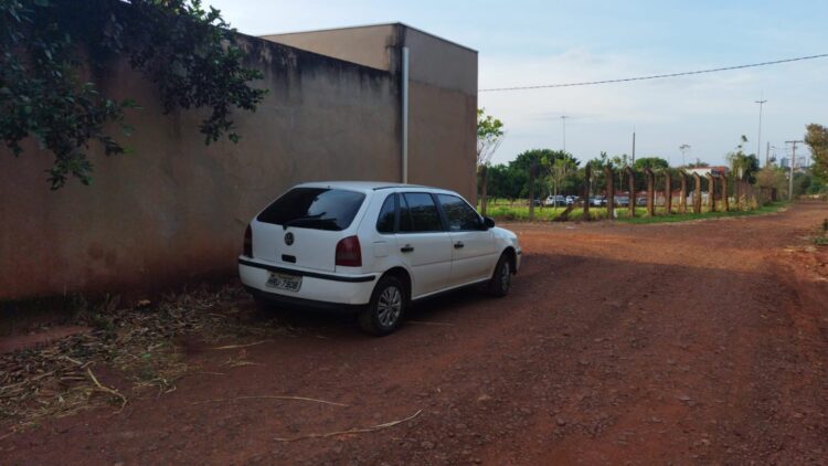 VW Gol furtado e colocado em caminhão de guincho em rua é recuperado pela Defurv