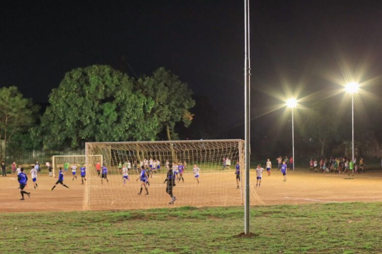 Moradores do Jardim Santa Felicidade comemoram revitalização da praça de esportes mais antiga da região Sul da Capital