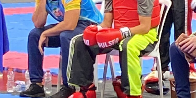 Lutador Jorge Vera leva o segundo lugar na Copa Brasil de Kickboxing, na Capital