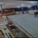 VÍDEO: Ladrões chegam de VW Fox em posto de combustíveis e assaltam frentista