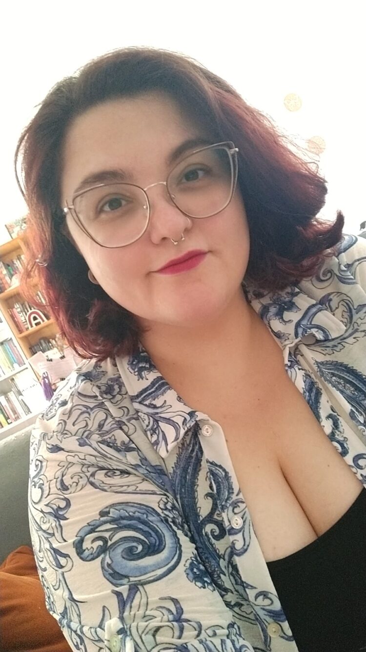 Para lançar livro de poesias, autora promove bate-papo e debate sobre a solidão na literatura