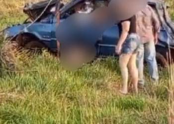Jovem foge da polícia com contrabando, colide o carro em poste e morre na MS-164