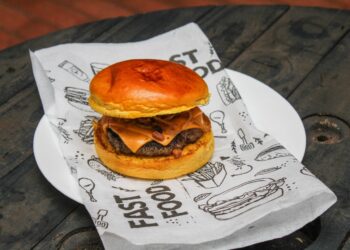 Na Vila Planalto, Baco Bar é oásis cultural e gastronômico para quem busca seu espaço na cidade