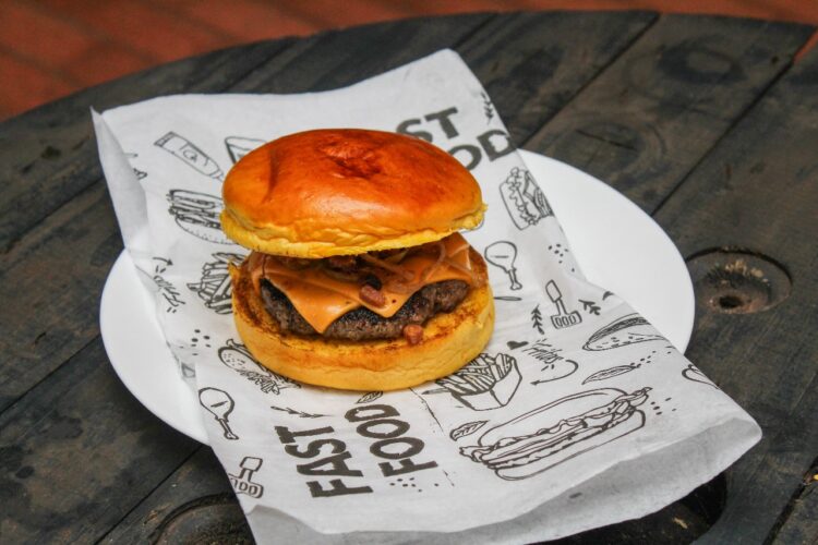 Na Vila Planalto, Baco Bar é oásis cultural e gastronômico para quem busca seu espaço na cidade