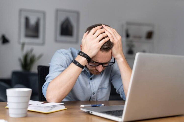 Síndrome de burnout: atenção à própria saúde mental contribui para prevenção
