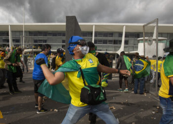 Nota militar incendiou golpistas após ser omitida do Alto Comando do Exército