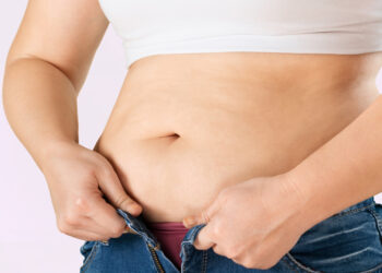 Mulheres, jamais desvalorizem este sintoma grave na barriga