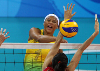 Morre Walewska, campeã olímpica com a seleção de vôlei, aos 43 anos