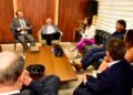 Deputados recebem educadores para debater reajuste salarial