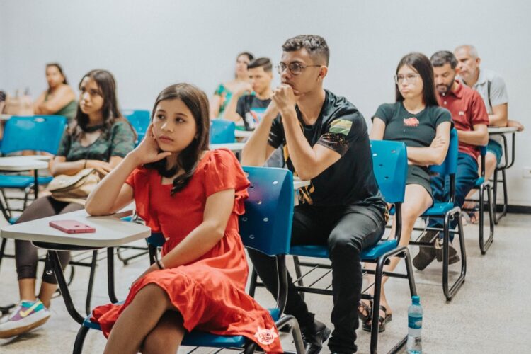 Selecionados do 8º Fesmorena participam de oficinas de canto e composição na UFMS