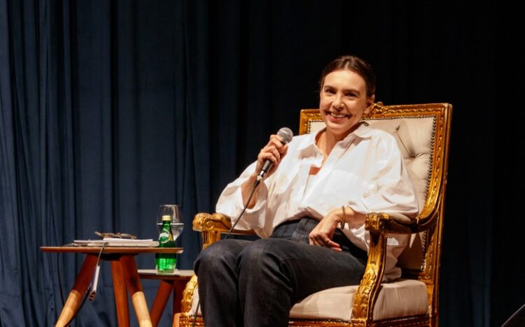 Esses encontros são fundamentais, afirma Adriana Calcanhotto sobre eventos como a 35ª Noite da Poesia