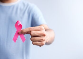 Crescimento de 8% nos casos de câncer de mama em homens expõe necessidade de conhecimento sobre a doença