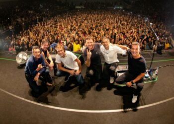 Villa-Lobos e Bonfá celebram Legião Urbana em show em Campo Grande