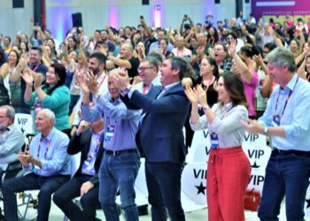 No Dia Nacional da Micro e Pequena Empresa, governador e primeira-dama participam de evento do Sebrae MS