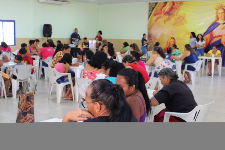 Em ‘Tarde Rosa’, mulheres recebem informações sobre autocuidado feminino