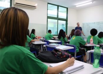 Maior do Brasil: publicado decreto e lei que reajustam salário de professores de MS
