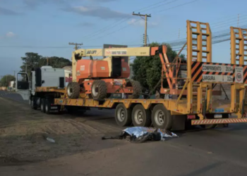Mulher em bicicleta elétrica morre ao ter cabeça esmagada por carreta, em Três Lagoas