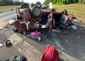 Carro com motorista de aplicativo de MS capota e mata duas pessoas em rodovia de SP