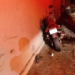 Rapazes de moto batem em muro, depois em árvore e um deles morre em Três Lagoas