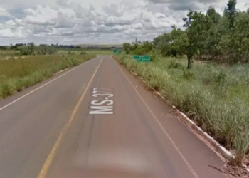 Condutor de VW Gol morre ao invadir pista contrária e bater em caminhão, na MS-377