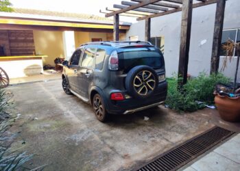 Polícia recupera carro e apreende munições na residência de suspeito de receptação, na Capital