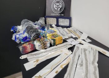 Empresário deixa produtos em frente à loja e é furtado ao ir pegar pertences em carro