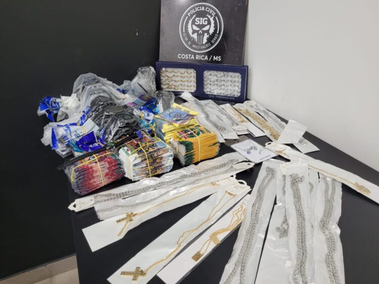 Empresário deixa produtos em frente à loja e é furtado ao ir pegar pertences em carro