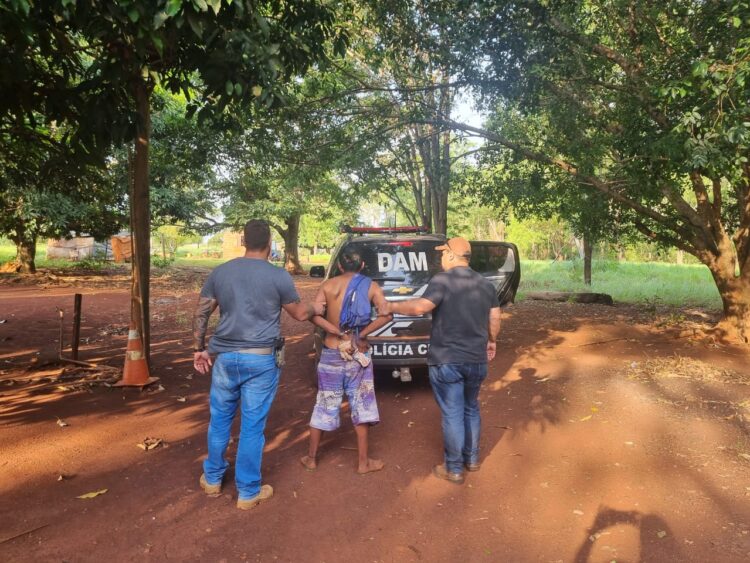 Polícia prende homem que agrediu a mulher com uma faca na cabeça em Dourados
