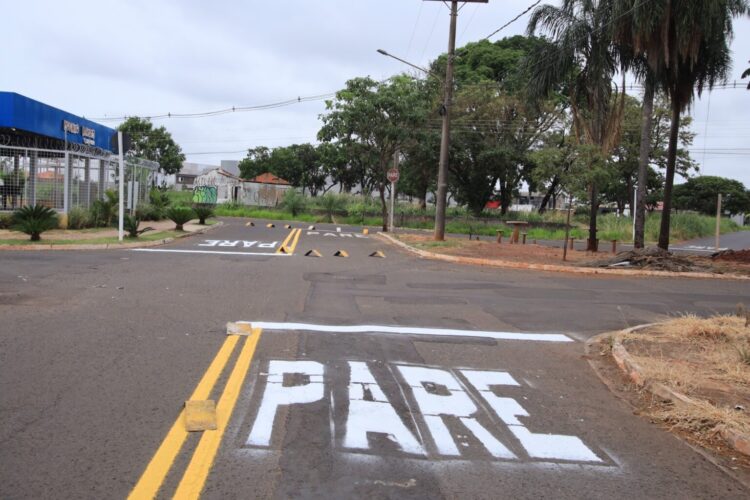 Prefeitura reforça sinalização viária nas regiões das Moreninhas, São Lourenço e Jardim Canguru