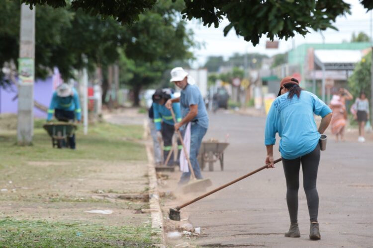 Prefeitura mantém equipes diariamente nas 7 regiões para cuidar da limpeza da Capital