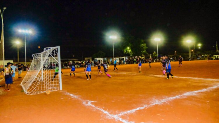 Prefeitura transforma praças dos bairros em centros de esporte, lazer e integração familiar