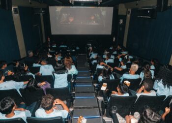 Cine Viajante chega à escola de Campo Grande e contempla 700 alunos