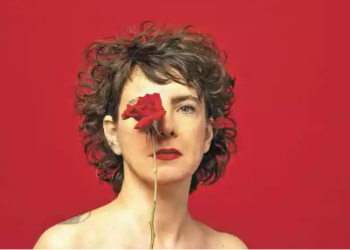 Adriana Calcanhotto vem para 35ª Noite da Poesia falar da sua relação com a literatura
