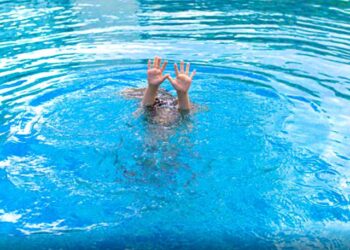 Menino de 5 anos morre, após se afogar em piscina de casa, em Corumbá