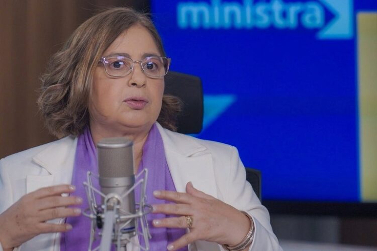 “Silêncio e omissão matam mais que assassinos de mulheres”, diz ministra Cida Gonçalves