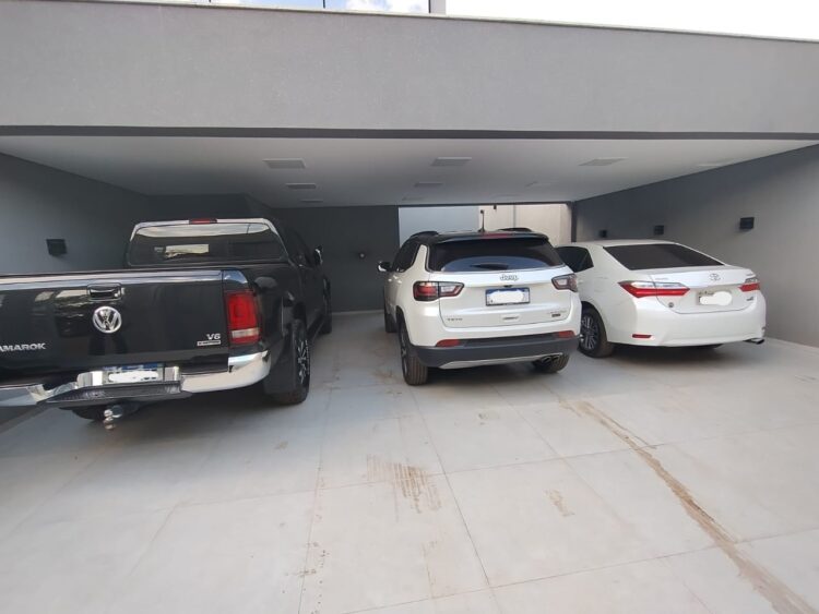 Gaeco apreende carros de alto valor em ação contra traficantes, em Dourados e Ponta Porã