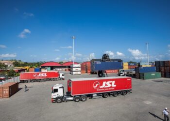 Empresa de logística treina mulheres sem experiência para operar máquinas no MS