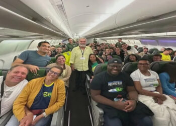 Brasileiros resgatados de Israel chegam a Brasília