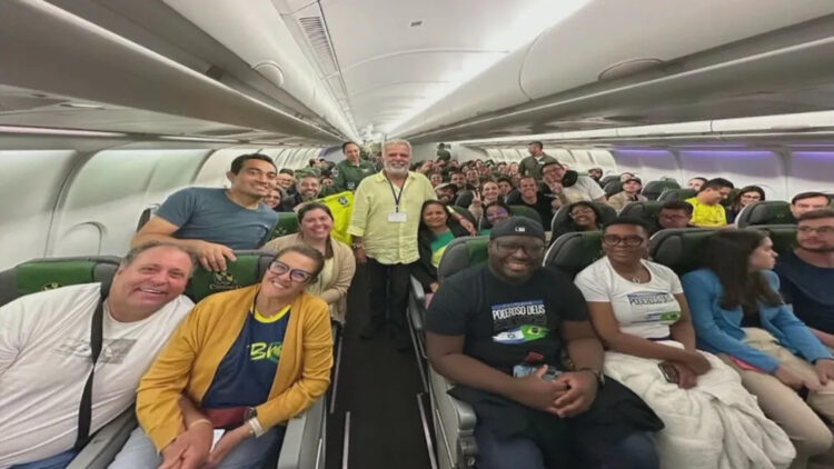 Brasileiros resgatados de Israel chegam a Brasília