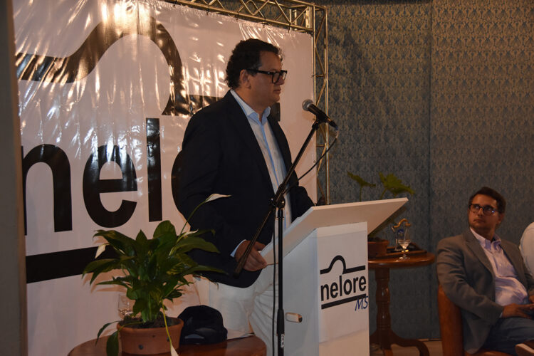 Fiems prestigia posse da diretoria da Nelore MS