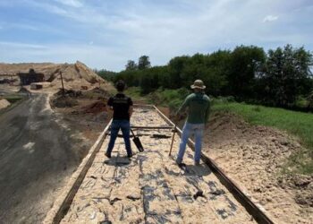 PF apreende 1,2 mil caixas de cigarros contrabandeados em meio a bagaço de cana