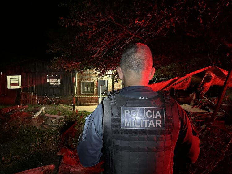 Dois jovens são executados por dupla em moto, no interior de MS