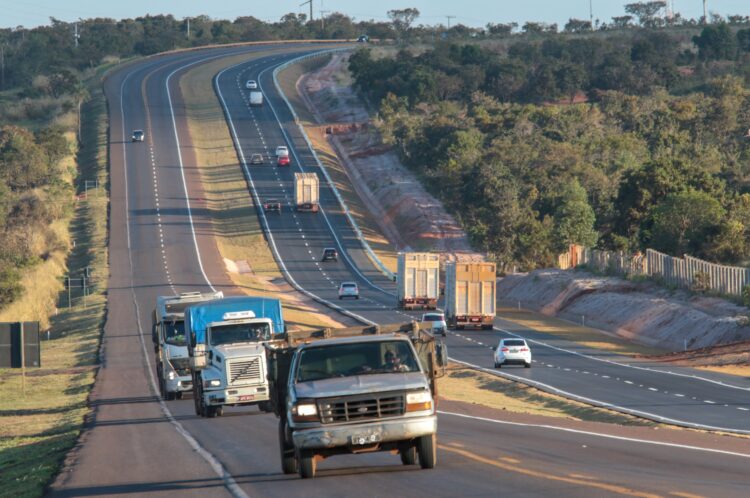 Estimativa é que de que 259 mil veículos passem pela BR-163 em MS no feriado prolongado