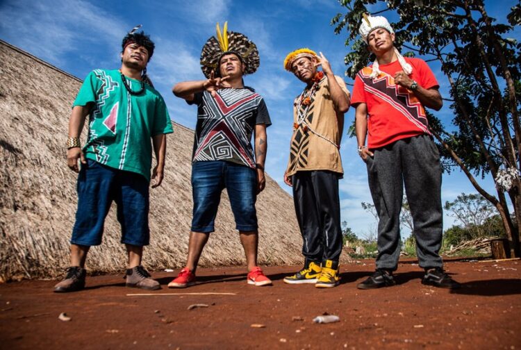 Grupo de rap indígena de MS Brô MC’s é citado em questão do ENEM 2023