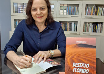 Autora lança amanhã livro de poesia com mensagem de esperança