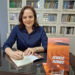 Autora lança amanhã livro de poesia com mensagem de esperança