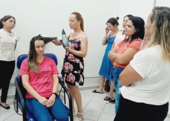 Prefeitura promove curso no segmento da beleza, área que mais cresce no país