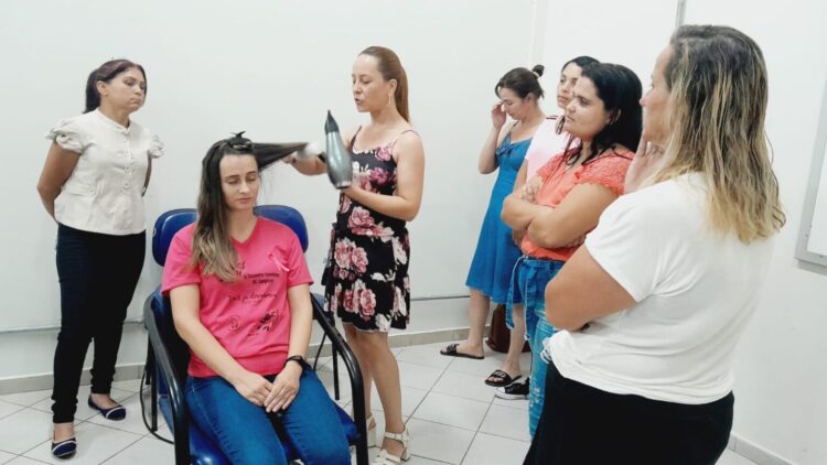 Prefeitura promove curso no segmento da beleza, área que mais cresce no país