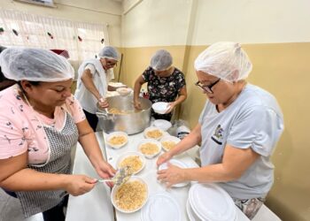 Prefeitura age rapidamente para atender famílias que tiveram moradias atingidas por incêndio no Mandela
