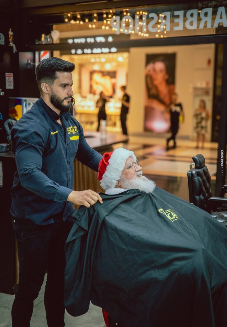 Hoje tem chegada do Papai Noel em shopping e muita diversão para a criançada